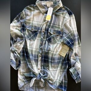 NWT-Passport Plaid Knit Shirt-SZ 12
Pit to pit 16”
Length 23”